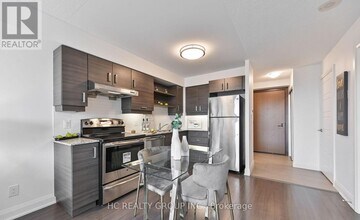 1 Uptown Dr in Markham, ON - Building Photo - Building Photo