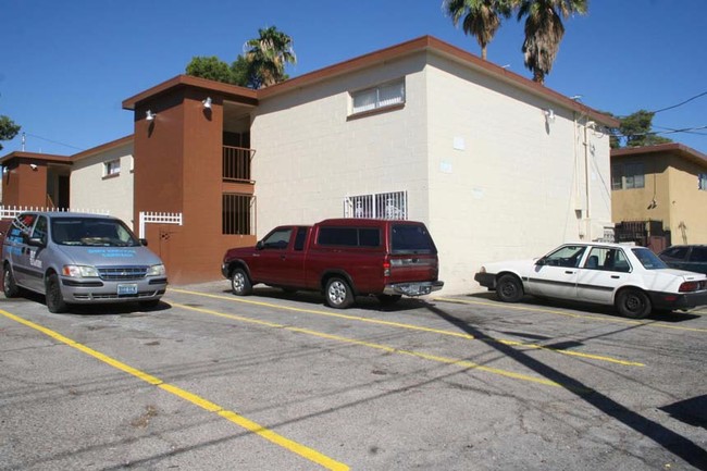 3822 Royal Crest St in Las Vegas, NV - Building Photo - Building Photo