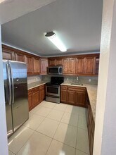 1460 NE 169th St, Unit 110 in North Miami Beach, FL - Building Photo - Building Photo