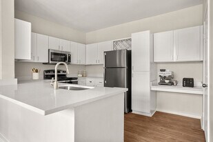 The Veranda at Centerfield in Houston, TX - Building Photo