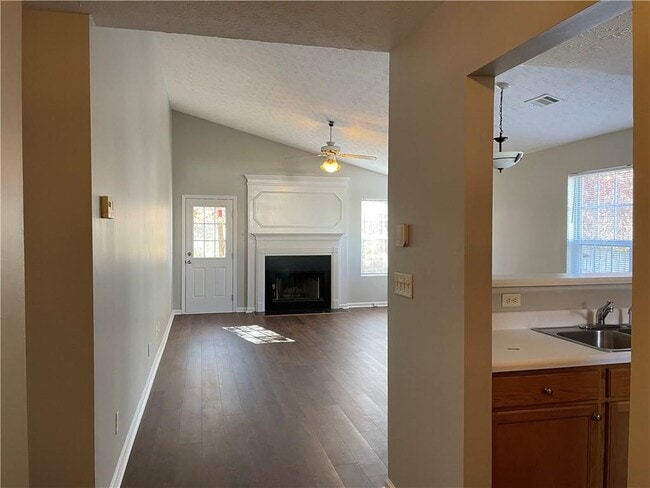 2195 Oakland Spring Dr in Snellville, GA - Building Photo - Building Photo