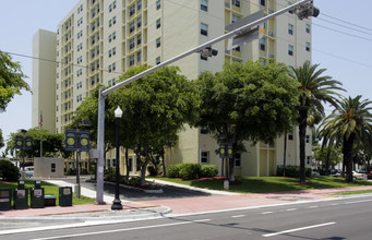 Rebecca Towers in Miami Beach, FL - Building Photo - Building Photo