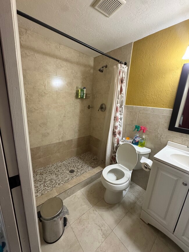 5501 SW 89th Ave, Unit 1/1 Spacious Efficient in Miami, FL - Building Photo - Building Photo