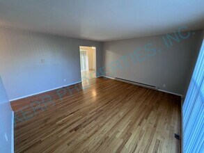 5425 SE 17th Ave in Portland, OR - Building Photo - Building Photo