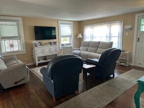 12 Waterman St in Mattapoisett, MA - Building Photo - Building Photo
