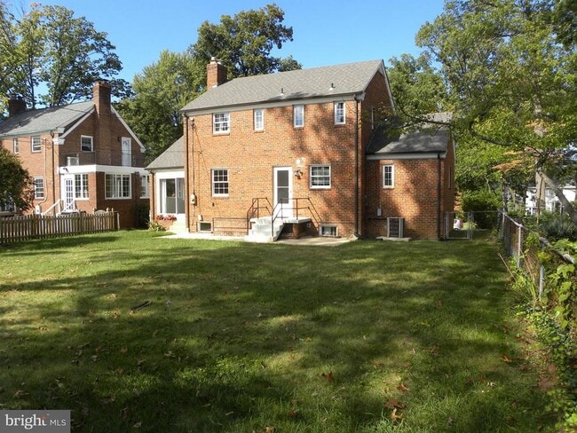 property at 716 N Overlook Dr