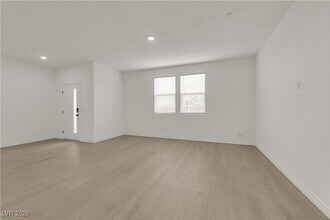 334 Laurel Peak Dr in Henderson, NV - Building Photo - Building Photo