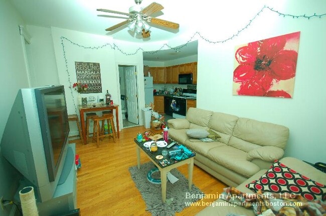 1254 Commonwealth Ave, Unit 19 in Boston, MA - Foto de edificio - Building Photo