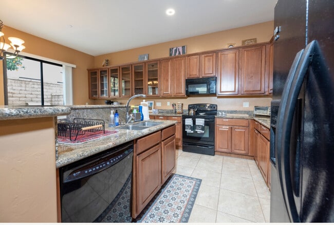 123 E Castlefield Cir