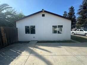 330 Metzler St-Unit -330 Metzler St in Bakersfield, CA - Building Photo - Building Photo