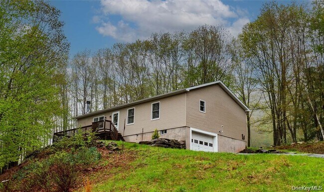 114 Wagners Rd in Neversink, NY - Building Photo - Building Photo