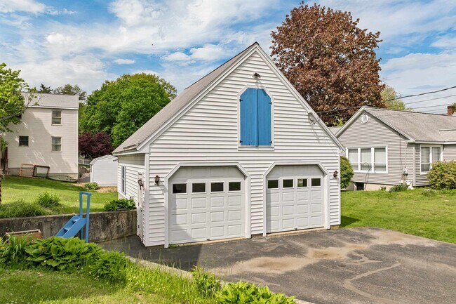 100 Essex Ave in Portsmouth, NH - Building Photo - Building Photo