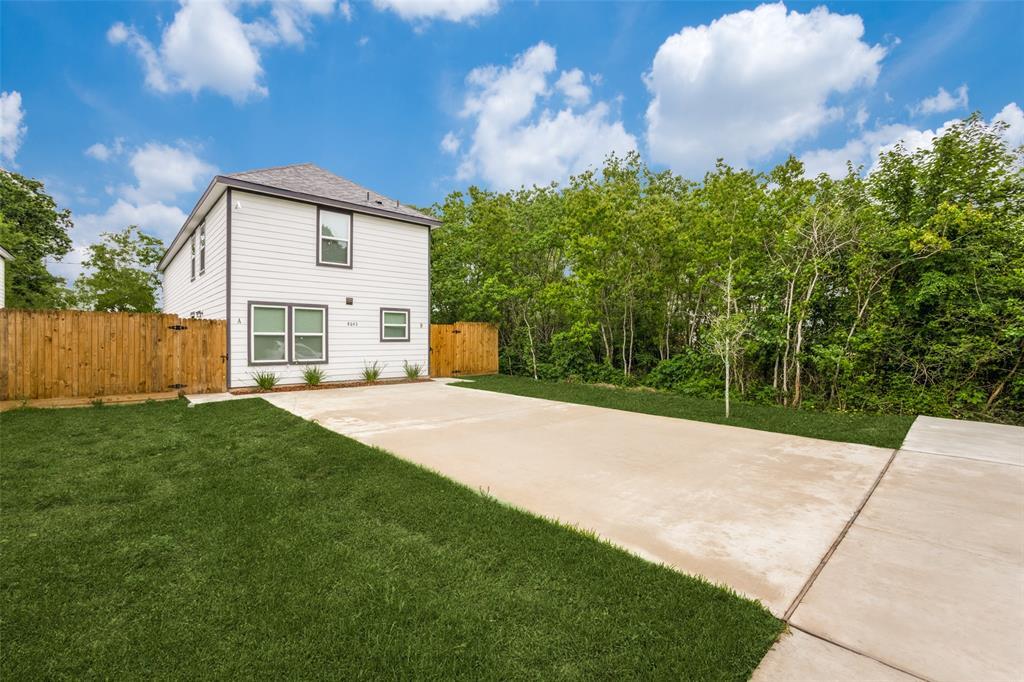 8643 Sunderland Rd Photo