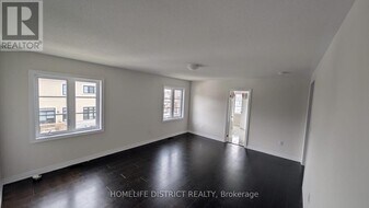 160 Belmont Dr in Clarington, ON - Building Photo