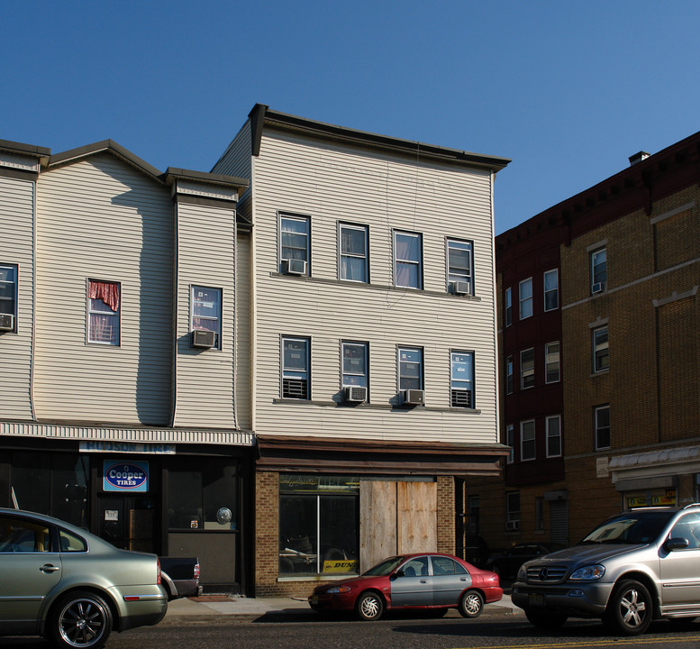 4312 Kennedy Blvd in Union City, NJ - Building Photo