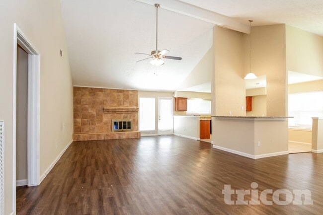 7318 Foxway Ln in Humble, TX - Foto de edificio - Building Photo