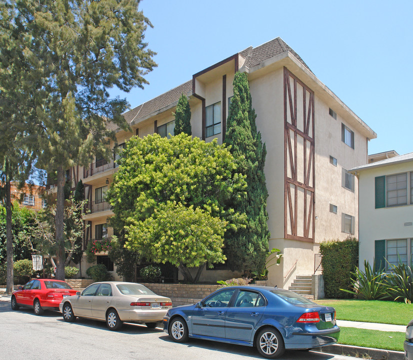 134 N Clark Dr in Los Angeles, CA - Foto de edificio