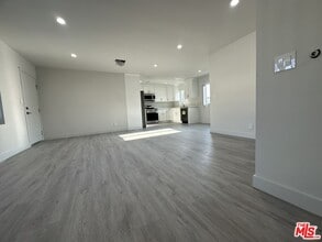 1145 S Holt Ave in Los Angeles, CA - Building Photo - Building Photo