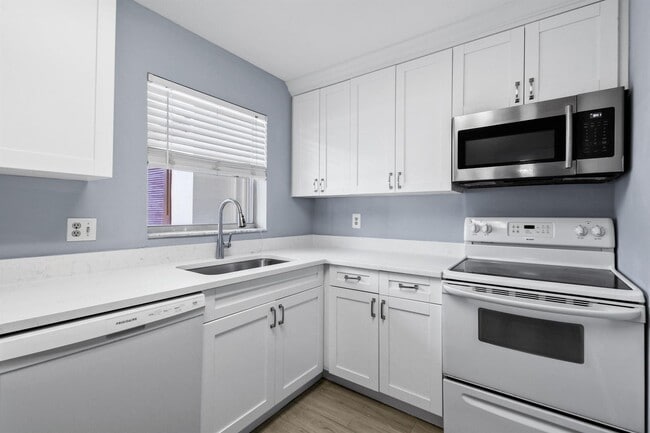 183 Lake Carol Dr in West Palm Beach, FL - Building Photo - Building Photo