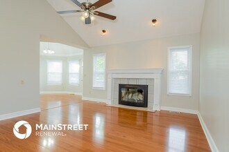 713 SW Nelson Dr in Grain Valley, MO - Foto de edificio - Building Photo