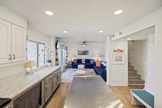 23223 Front Beach Rd in Panama City Beach, FL - Foto de edificio - Building Photo