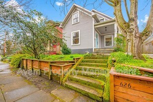 626 NE Russell St in Portland, OR - Building Photo