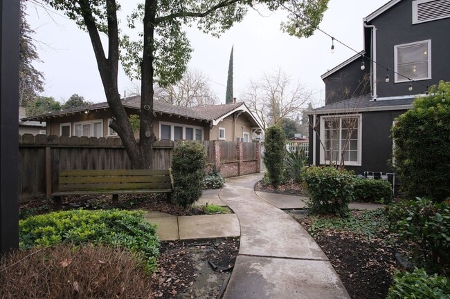 424 Sycamore Ave in Modesto, CA - Building Photo - Building Photo