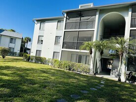 1007 Green Pine Blvd in West Palm Beach, FL - Building Photo