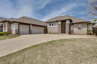 649 NE 105th St in Oklahoma City, OK - Building Photo - Building Photo