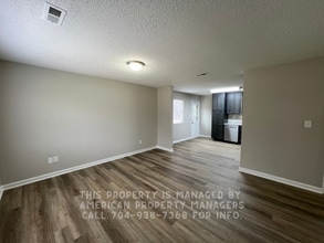 318 Rustic Rd in Mooresville, NC - Foto de edificio - Building Photo