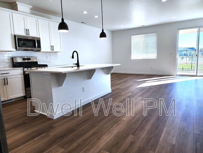 property at 350 N Lagrasse Ln