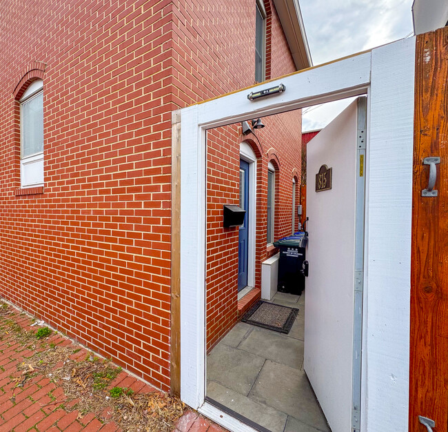815 8th St NE in Washington, DC - Building Photo - Building Photo