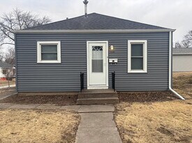 1626 Florence Ln in Davenport, IA - Building Photo