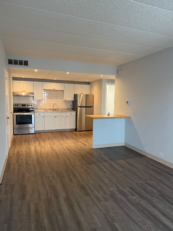 29W543 Batavia Rd in Warrenville, IL - Building Photo - Building Photo