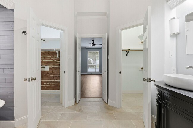 11930 Carriage Hill Dr in Houston, TX - Building Photo - Building Photo