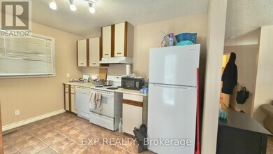 16 Marshall St in Waterloo, ON - Building Photo - Building Photo