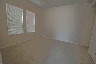 5413 E Village Rd in Rio Rancho, NM - Foto de edificio - Building Photo