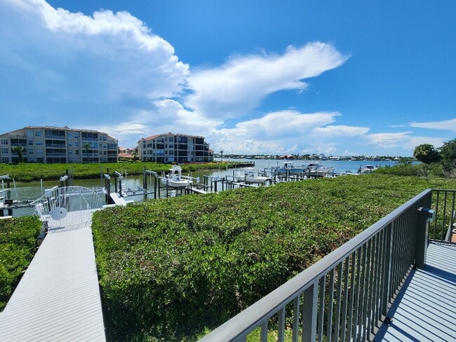 property at 520 S Peninsula Ave