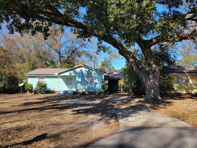 property at 937 W 6th St