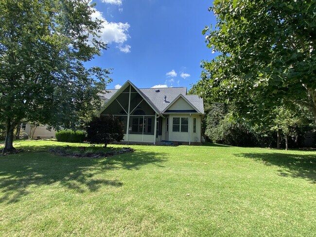 111 Oohleeno Way in Loudon, TN - Building Photo - Building Photo
