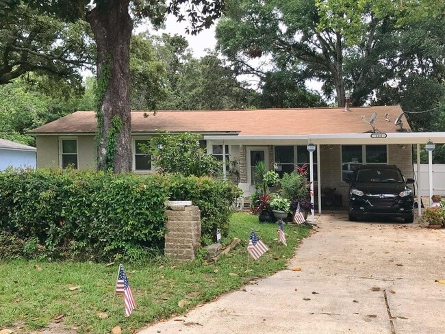 244 Greenbrier Dr NE in Fort Walton Beach, FL - Building Photo - Building Photo