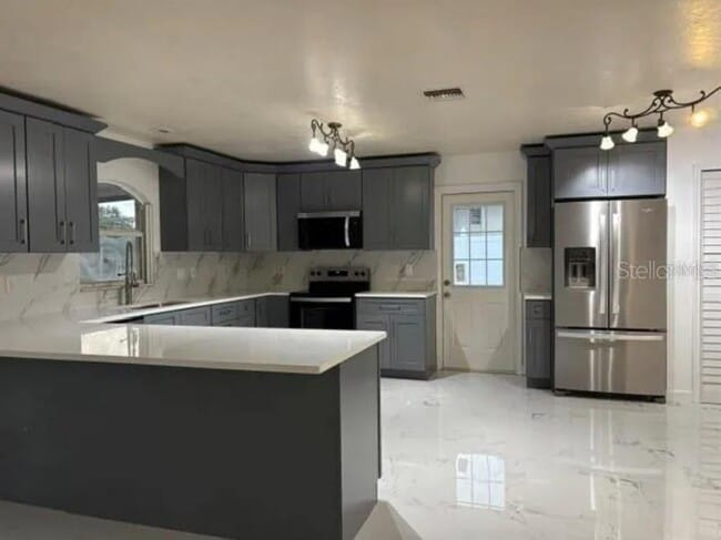 6820 26th St W in Bradenton, FL - Building Photo - Building Photo