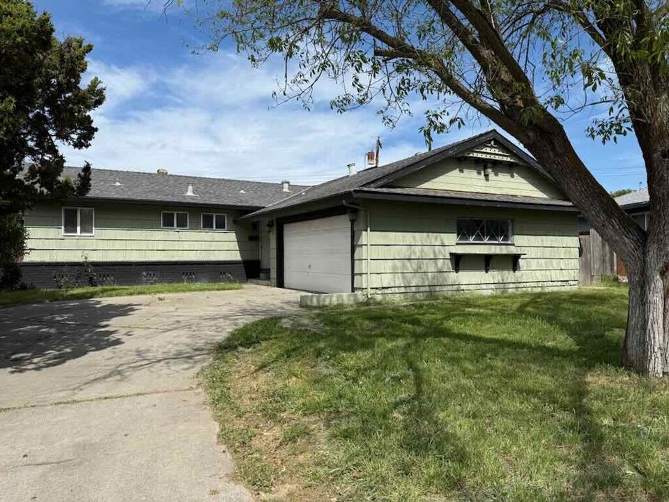 6917 Milbrook Way in Sacramento, CA - Foto de edificio