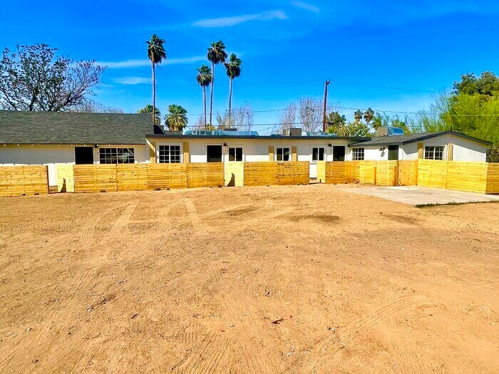 2346 W Orangewood Ave in Phoenix, AZ - Building Photo