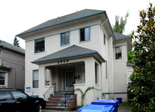 2321 NW Irving St in Portland, OR - Building Photo - Building Photo