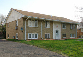 2154 Pike Lake Dr in New Brighton, MN - Foto de edificio - Building Photo