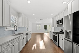 5937 Ranchito Ave in Los Angeles, CA - Building Photo - Building Photo