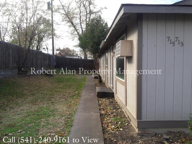 713 SE 7th St in Pendleton, OR - Building Photo - Building Photo