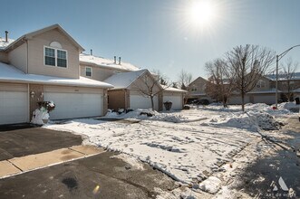 7247 Bradford Ct in Justice, IL - Foto de edificio - Building Photo