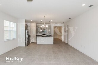 3208 John Young Pkwy in Kissimmee, FL - Building Photo - Building Photo